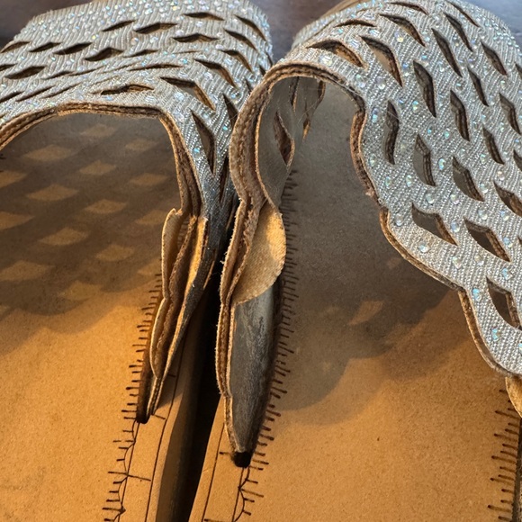 Silver Rouge Slides- Size 9 - Picture 4 of 7